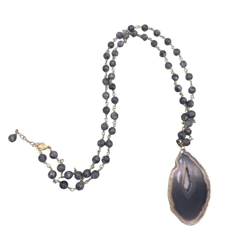 Faceted Nephrite Beads & Pendant Gold Tone Chain Necklace Lobster Closure 18 in